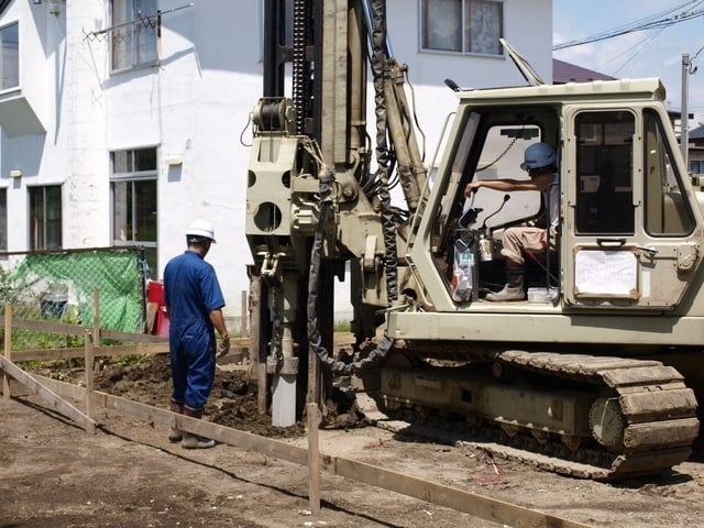 街路灯基礎の据付工事